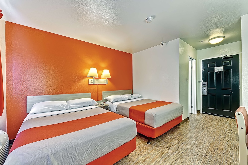 Deluxe Room, 2 Double Beds, Non Smoking, Refrigerator photo 2