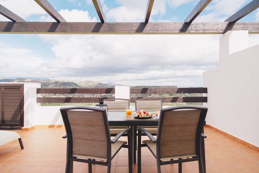 Penthouse, 2 Bedrooms (2 adults + 1 child) thumbnail 6