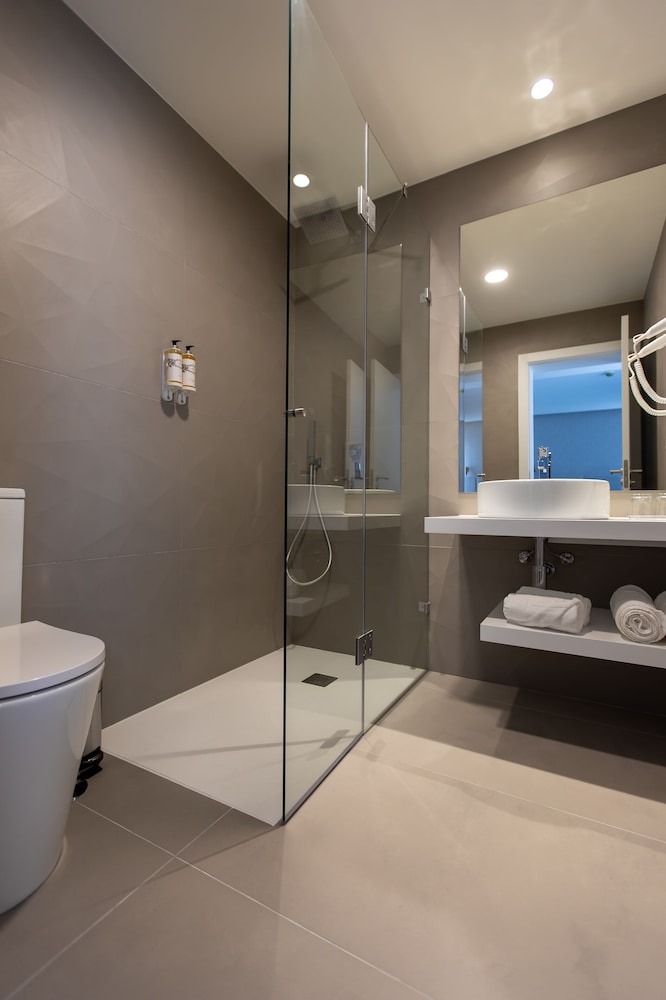 Standard Double Room - Photo 2
