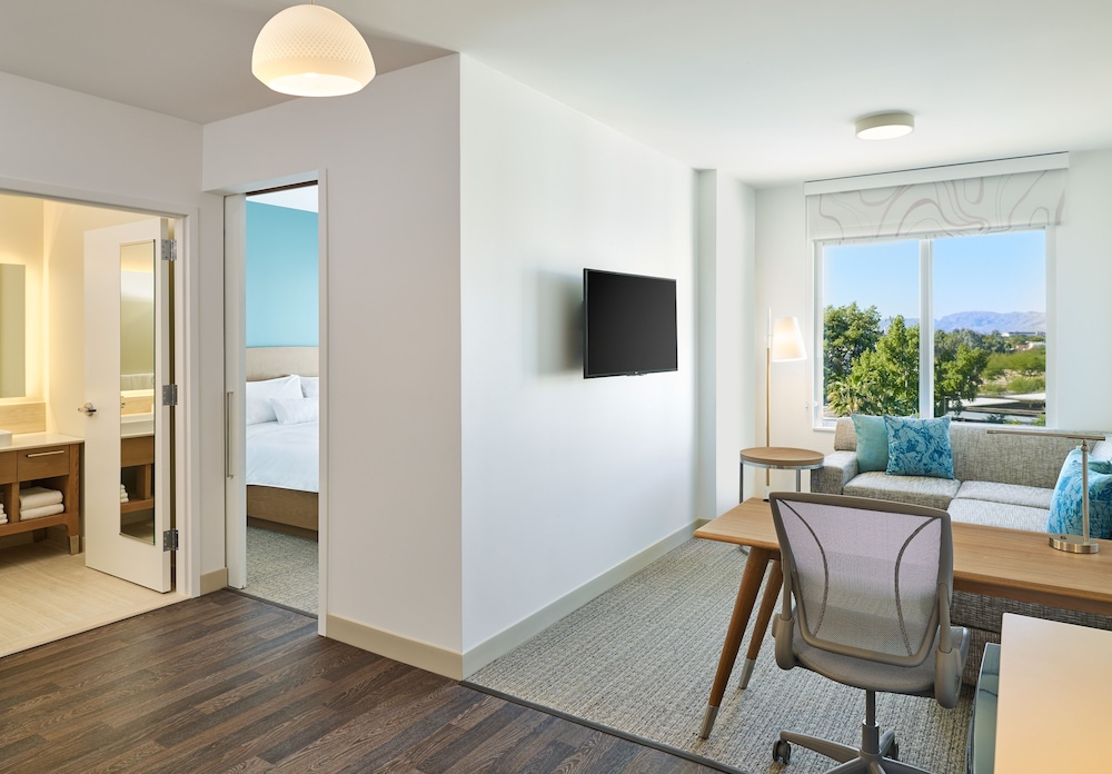 Suite, 1 Bedroom (Mobility/Hearing Access, Roll-In Shwr) photo 2