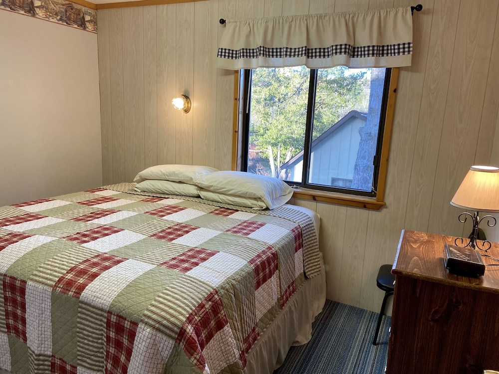 Cabin 10 (Twin Beds After Labor Day) photo 2