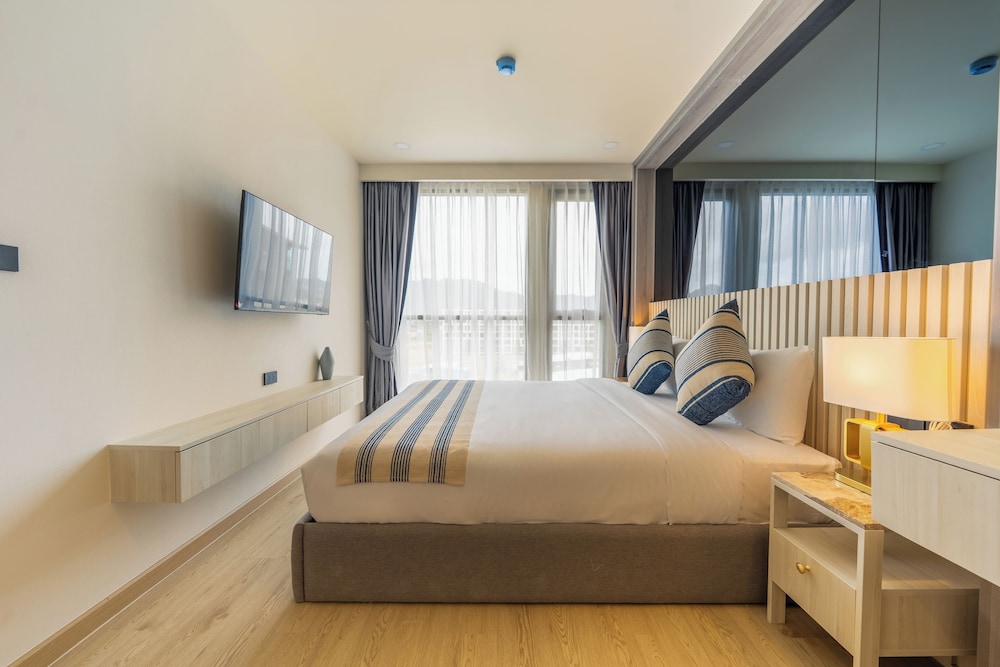 Deluxe Suite - Photo 2