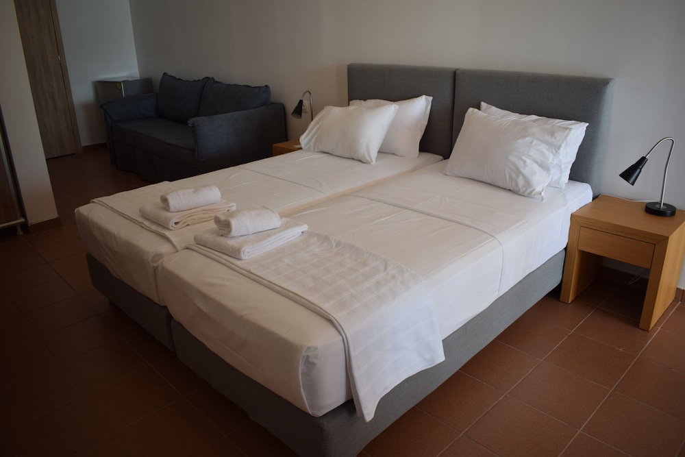 Triple Room, Pool View photo 1