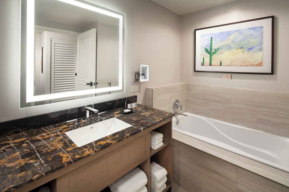 Executive Suite, 1 King Bed with Sofa bed, Mountain View - Photo 8