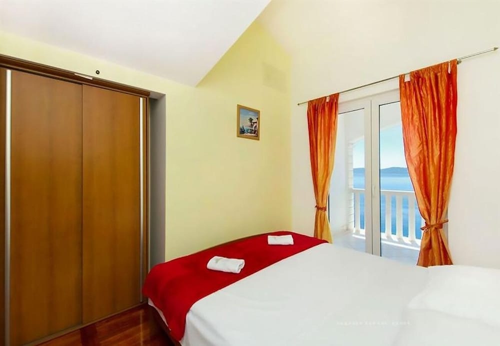 Apartment (Neve - 100 M From Pebble Beach - A1(4)