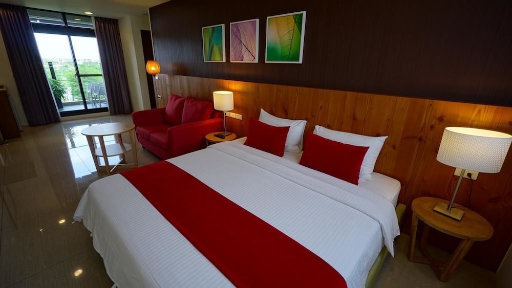 Deluxe Double Room, Bathtub photo 2