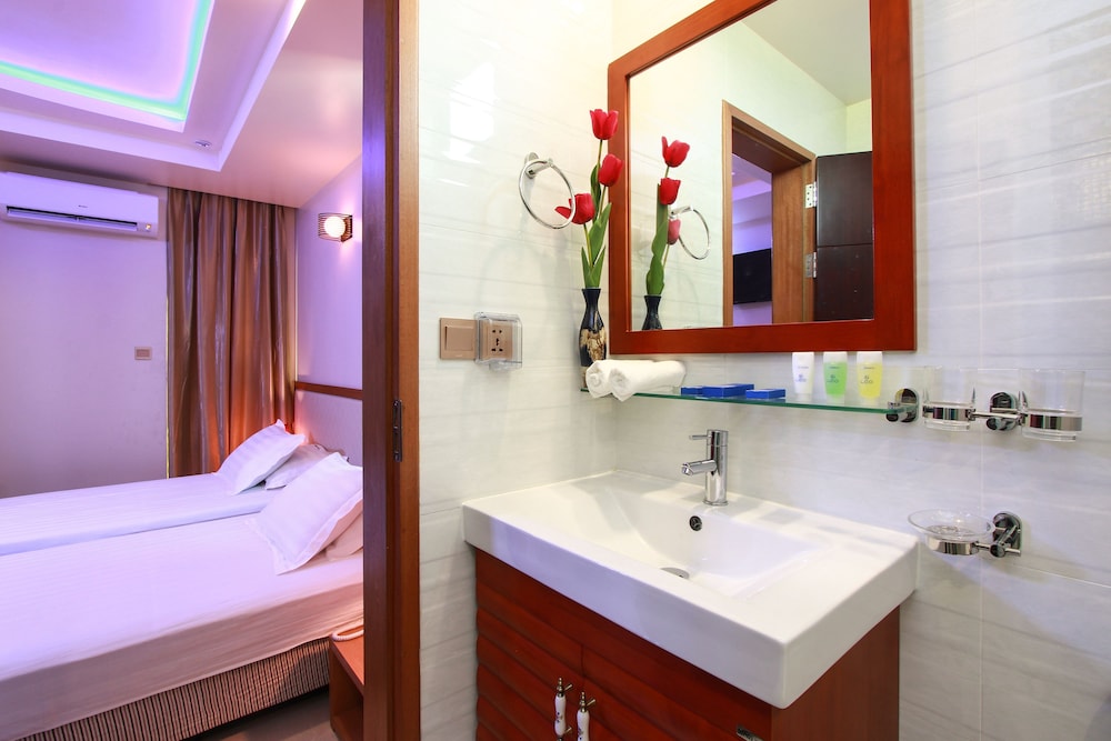 Deluxe Twin Room photo 2