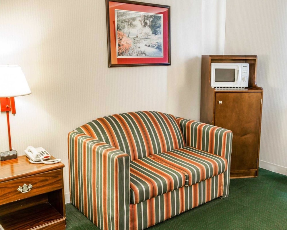 Standard Room, 1 King Bed, Non Smoking photo 1