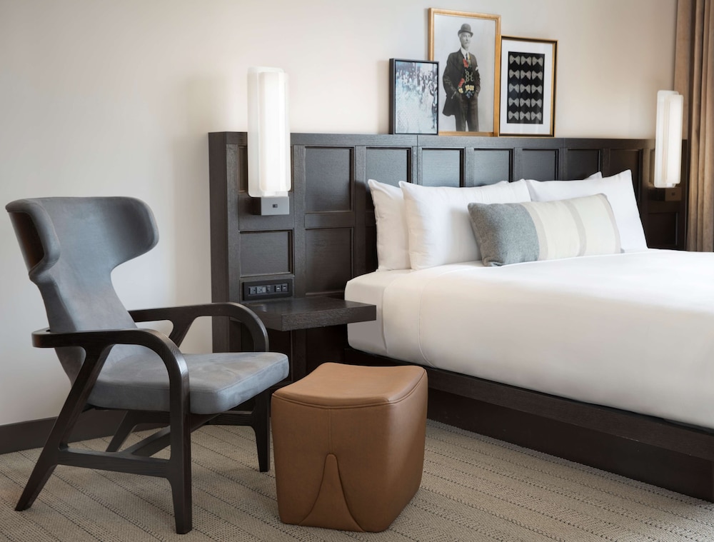 Executive Room, 2 Queen Beds, Accessible, Bathtub (Mobility) - Photo 2