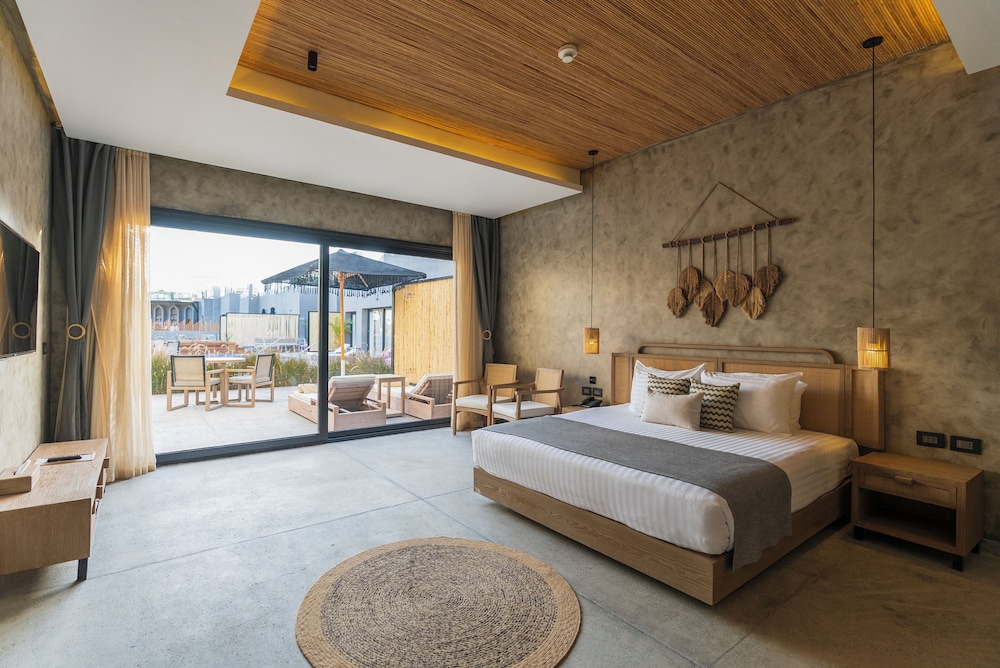 Executive Pool Suite (Posh Club)