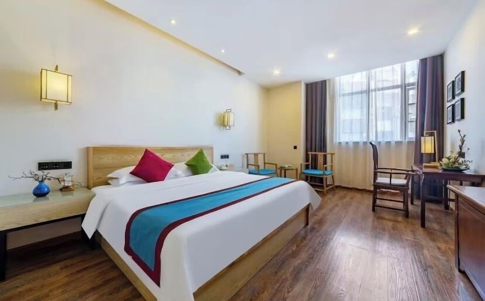 Comfort Single Room, City View
