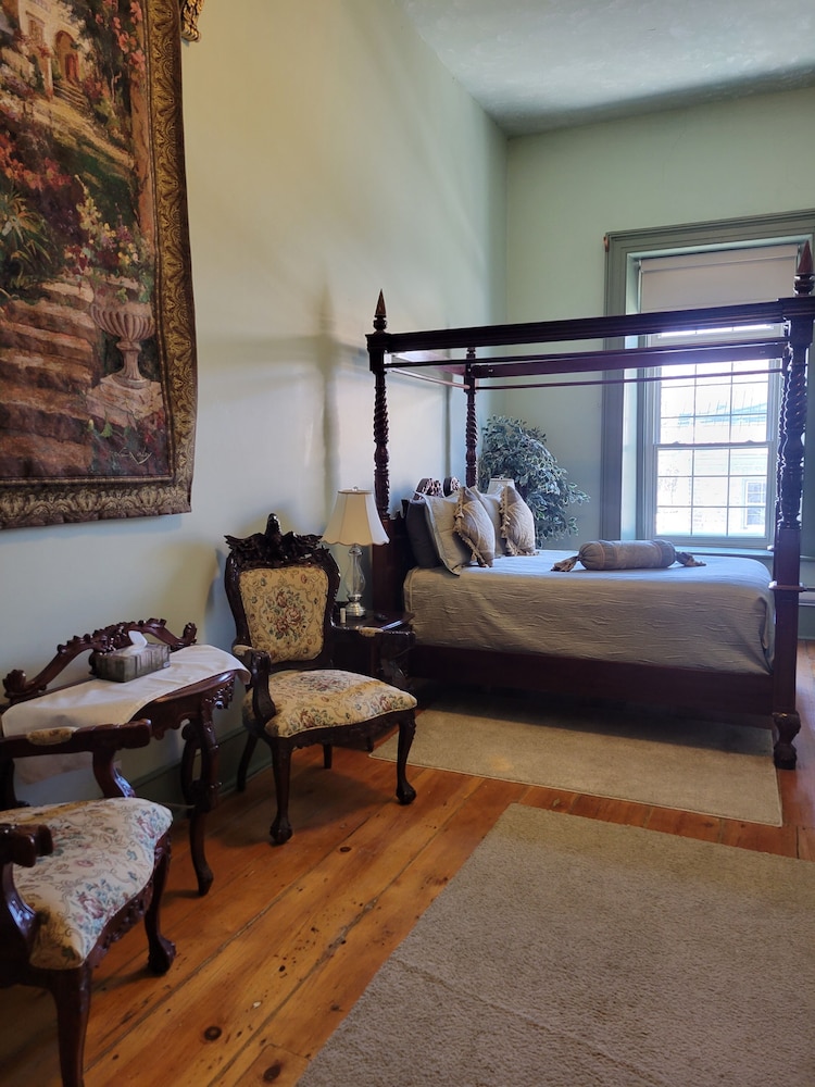 Honeymoon Suite, Garden View