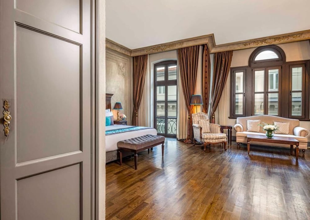 Family Room, Connecting Rooms