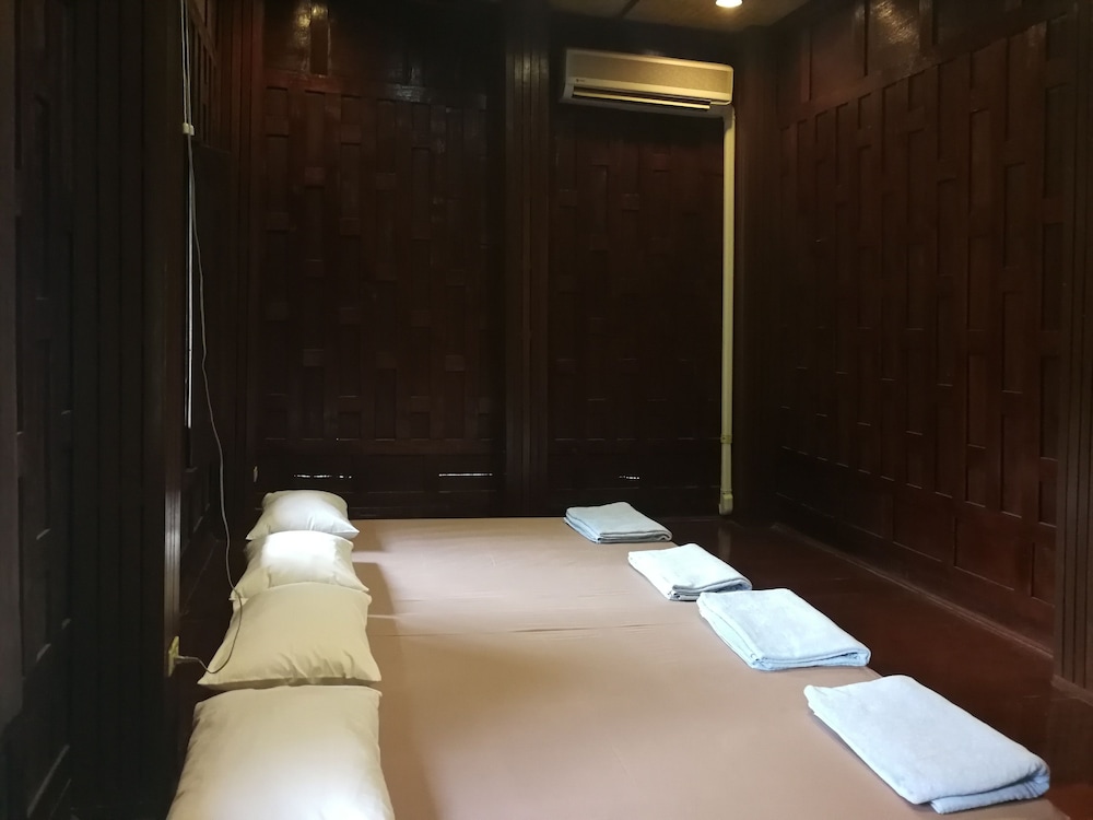 Family Room For 6 People