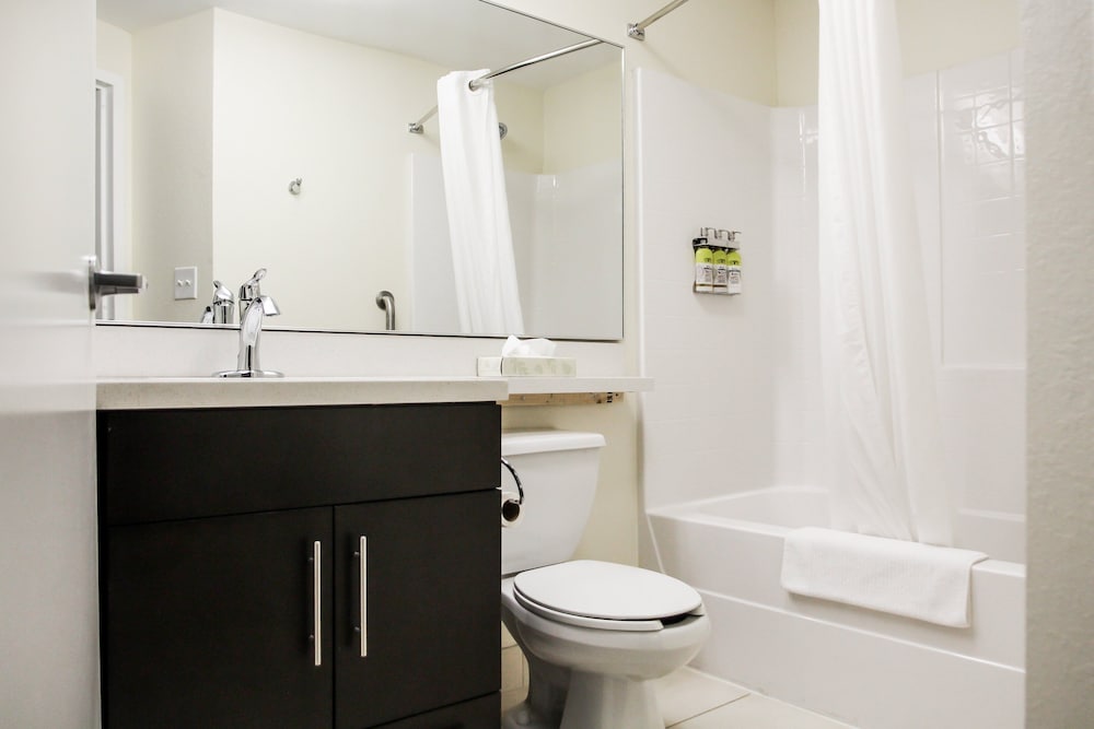 Standard Suite - Photo 8