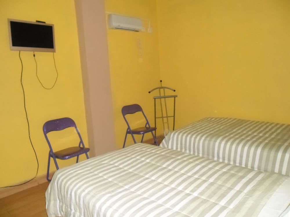 Single Room, 1 Twin Bed (With Air Conditioner) photo 3