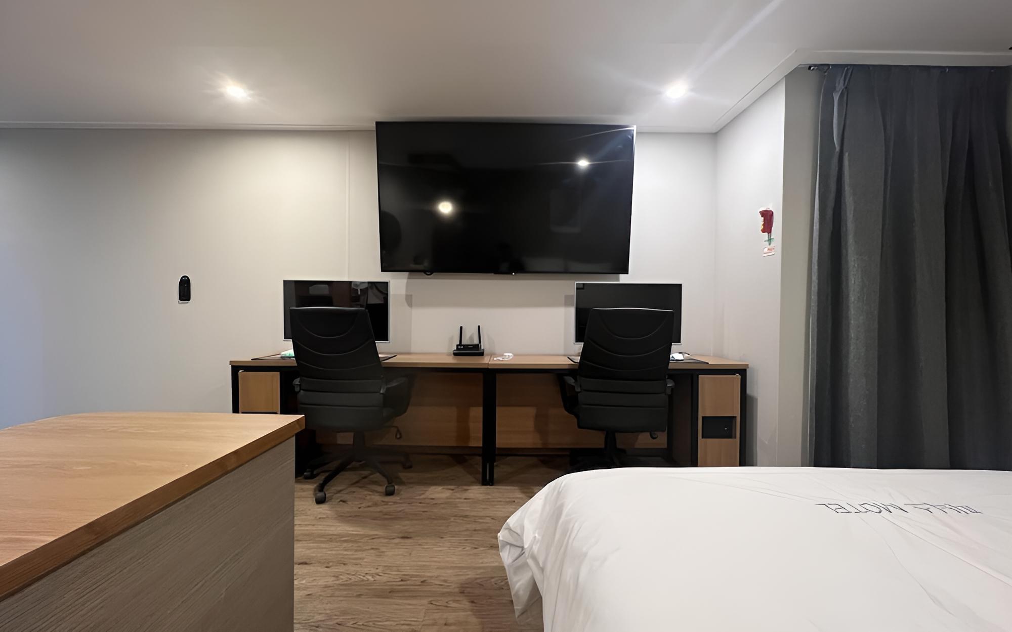 Room (Suite - Gaming 2PC (OTT TV Microwave ) photo 3