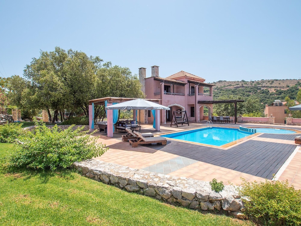 Villa photo 2