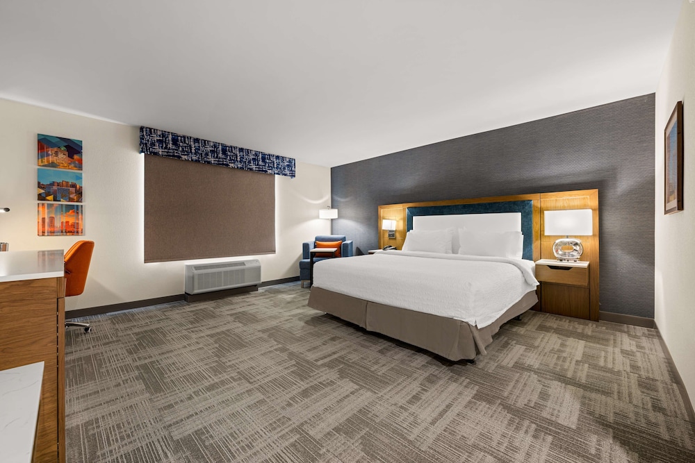 Room, 1 King Bed, Accessible, Bathtub - Photo 2