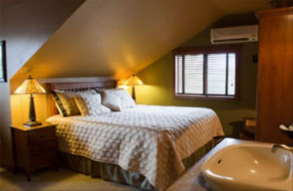 Standard Suite, Ensuite (Rustic Rider Guest Room) photo 2