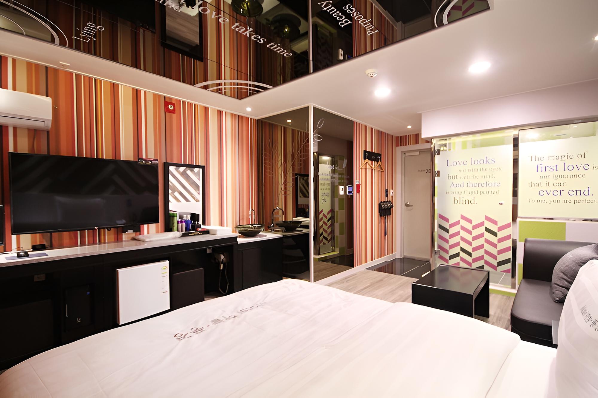 Room (Standard Room) - Photo 4
