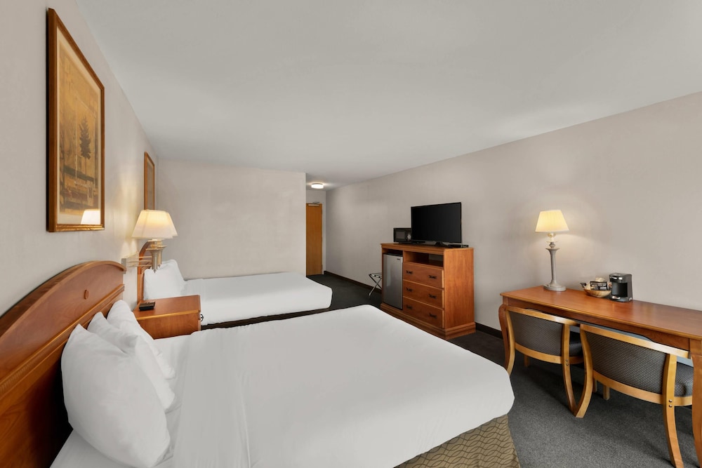Standard Room, 2 Queen Beds, Non Smoking - Photo 1