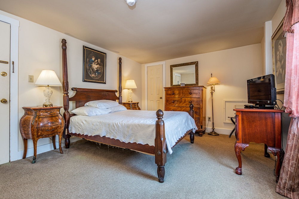 03 - Cedar Creek Guest Room