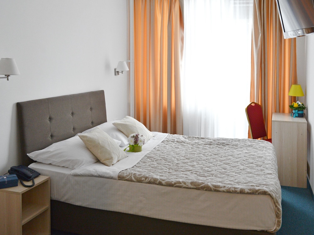 Superior Double or Twin Room - Photo 8