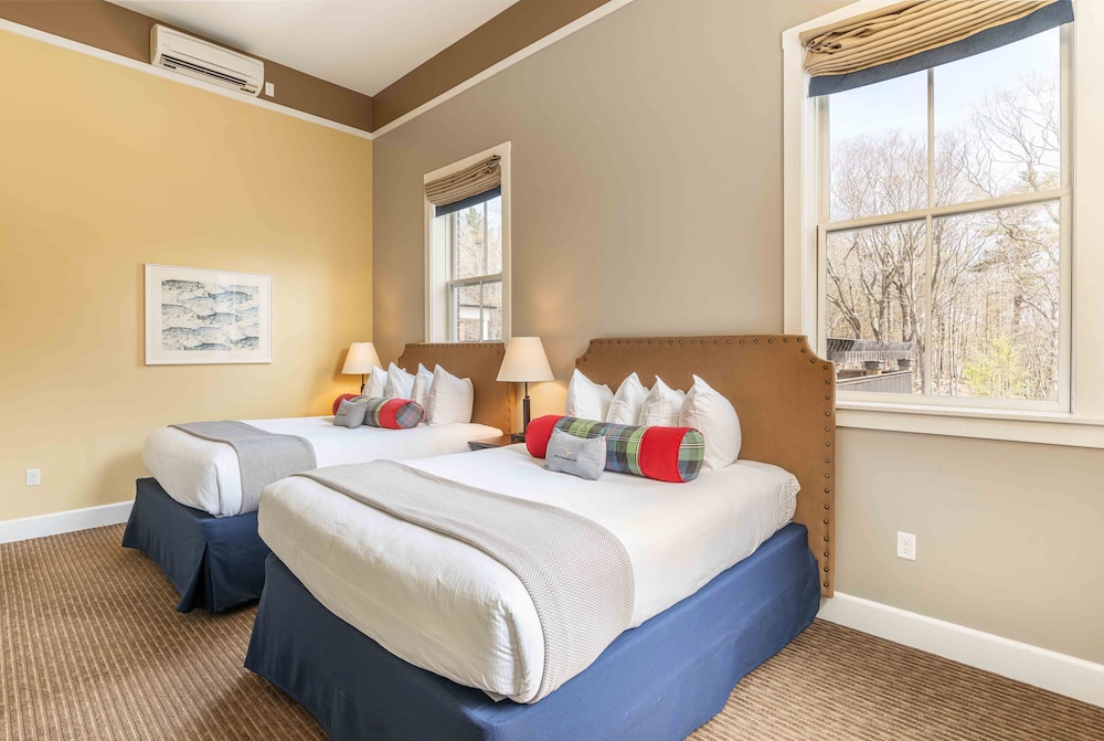 Double Queen Room with Balcony