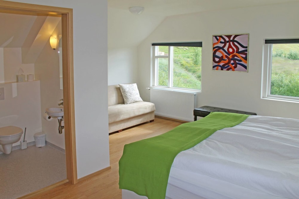 Basic Double or Twin Room, Private Bathroom photo 3