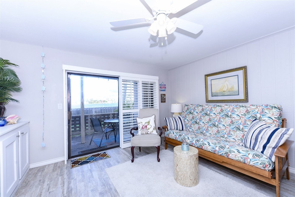 Condo (2 Bedrooms)