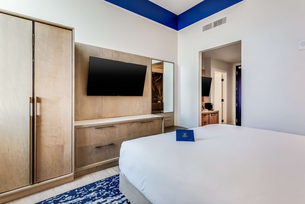 Suite, 1 King Bed - Photo 6