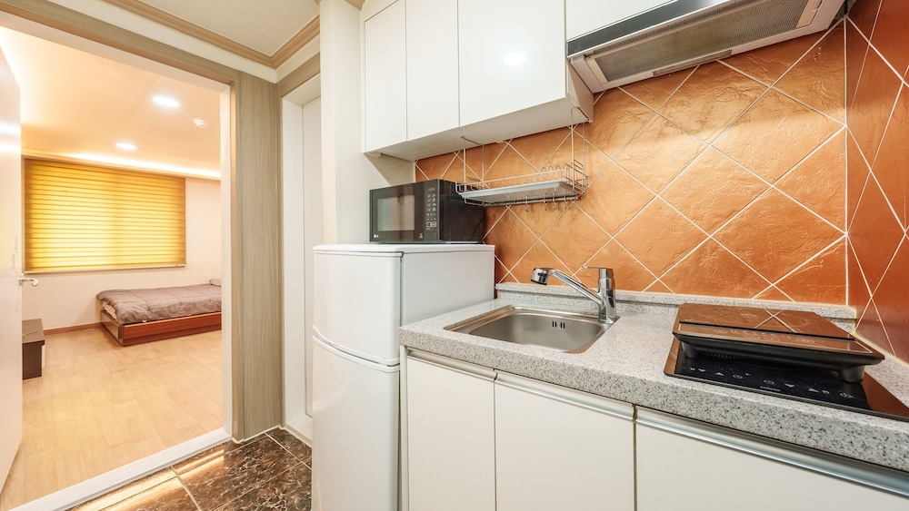 Basic Room, 1 Bedroom (Room 403 (BBQ / Netflix))