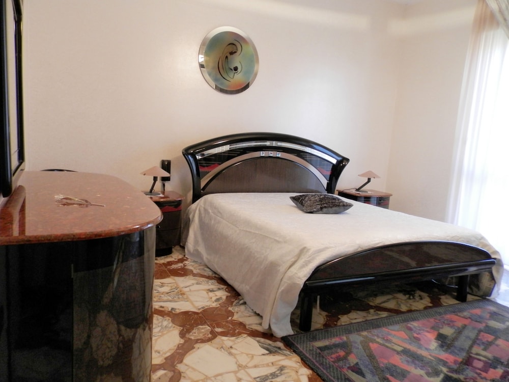 Standard Room, 2 Bedrooms photo 3