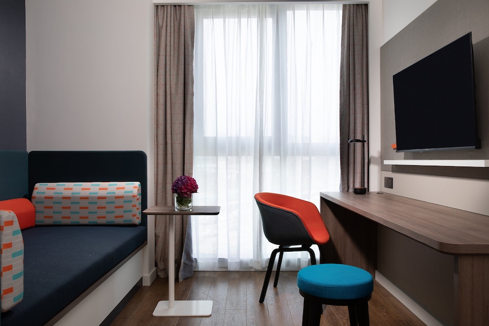 Suite, 1 Bedroom - Photo 1
