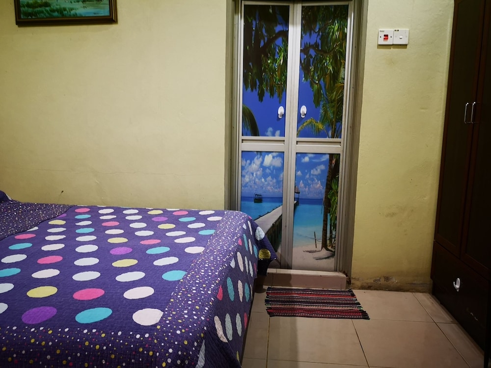 Room, 3 Bedrooms photo 2