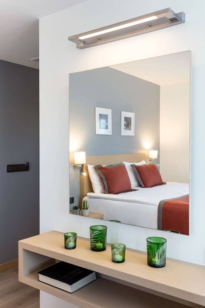 Room, 1 King Bed, Accessible, Non Smoking - Photo 2