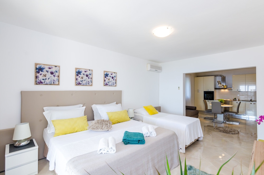 Standard Apartment, 1 Bedroom, Patio, Sea View photo 1