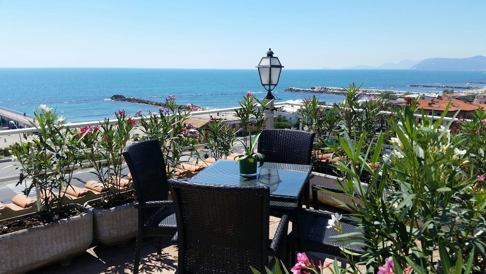 Panoramic Suite, 2 Double Beds, Sea View photo 1