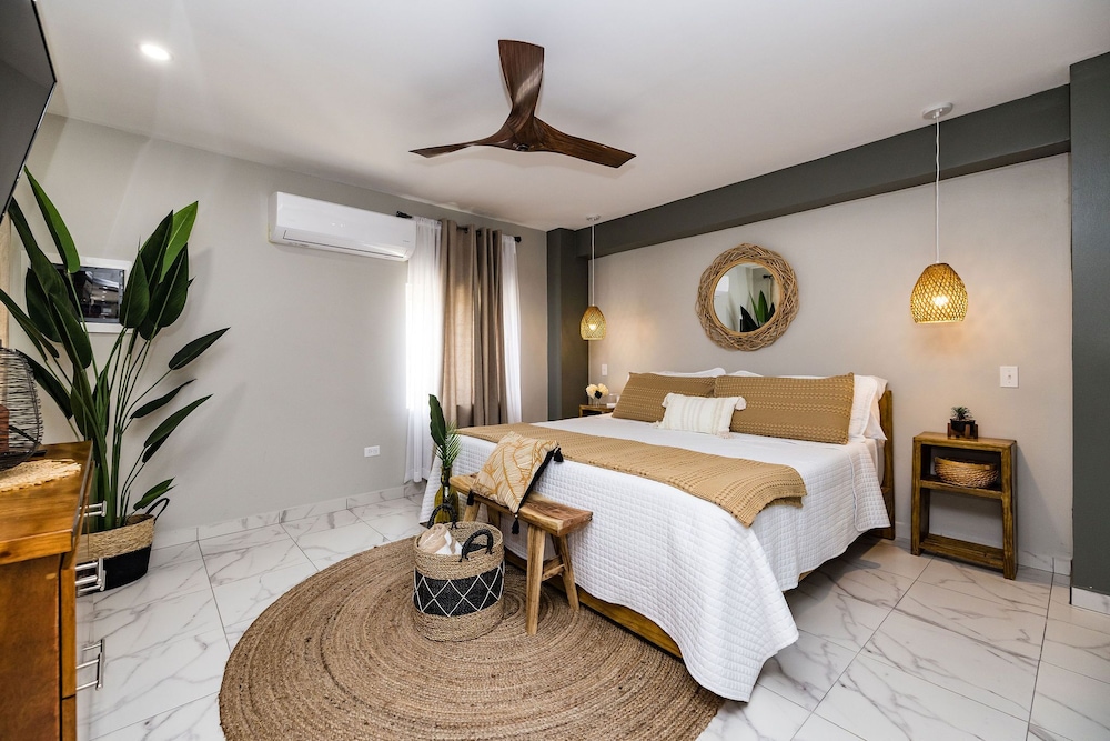 Luxury Apartment, 1 King Bed, Non Smoking, Pool View