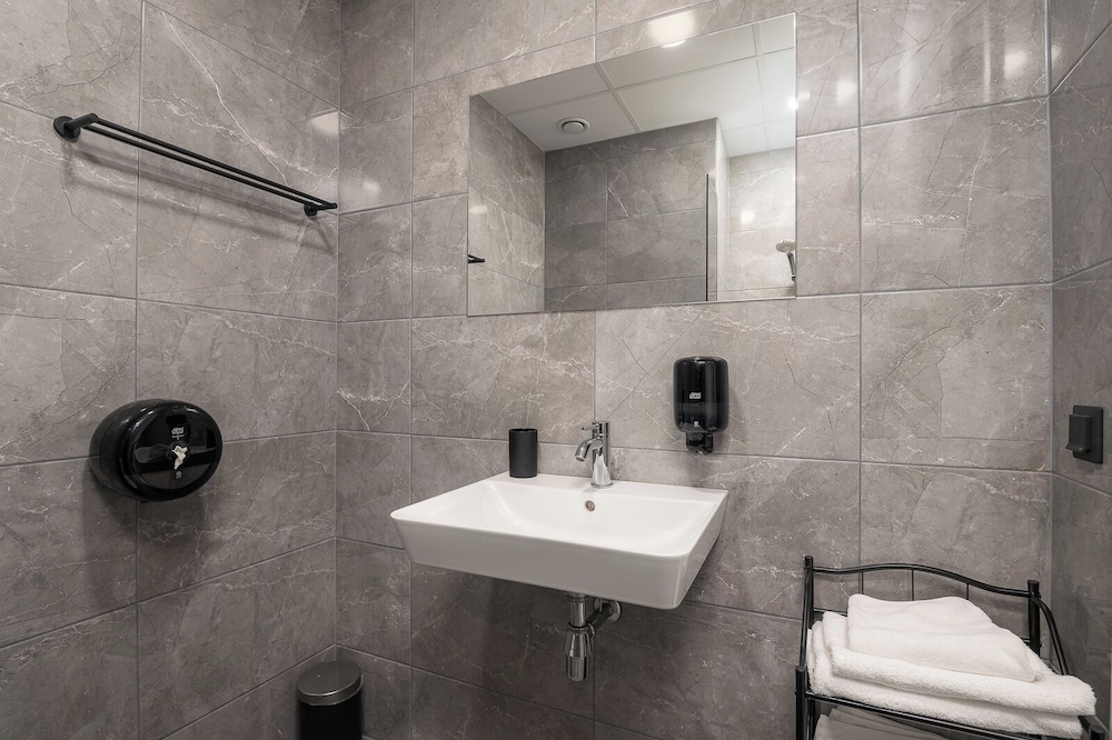 Standard Twin Room - Photo 4