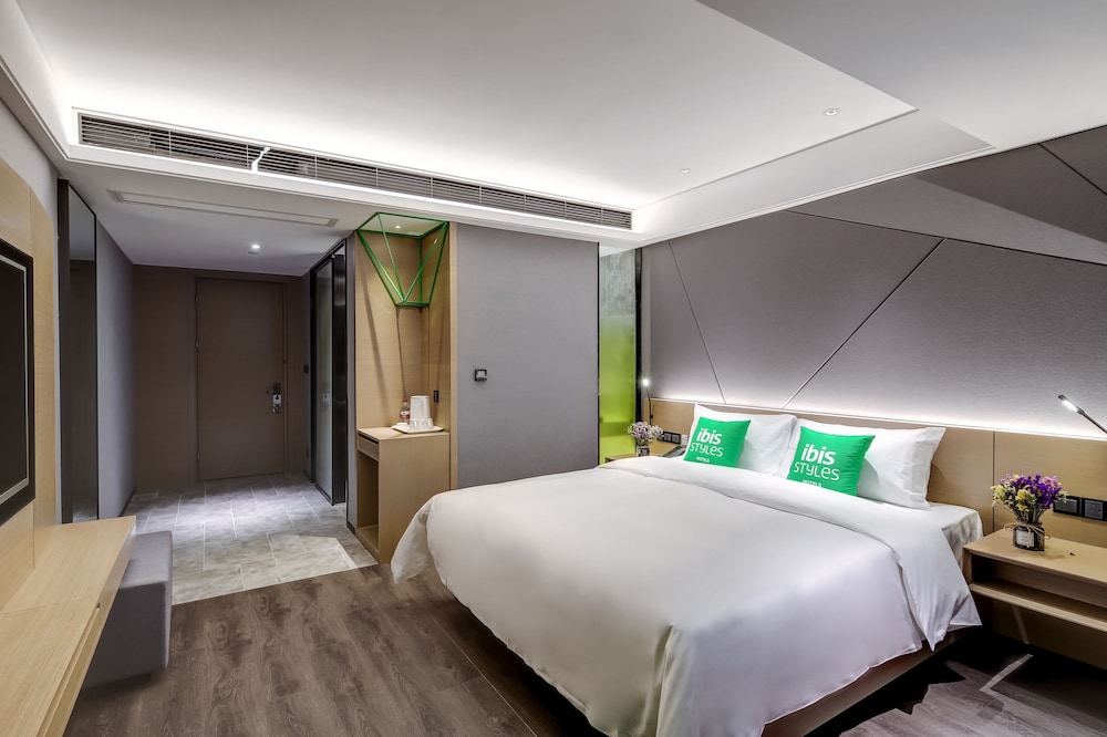 Superior Queen Bed Room photo 2
