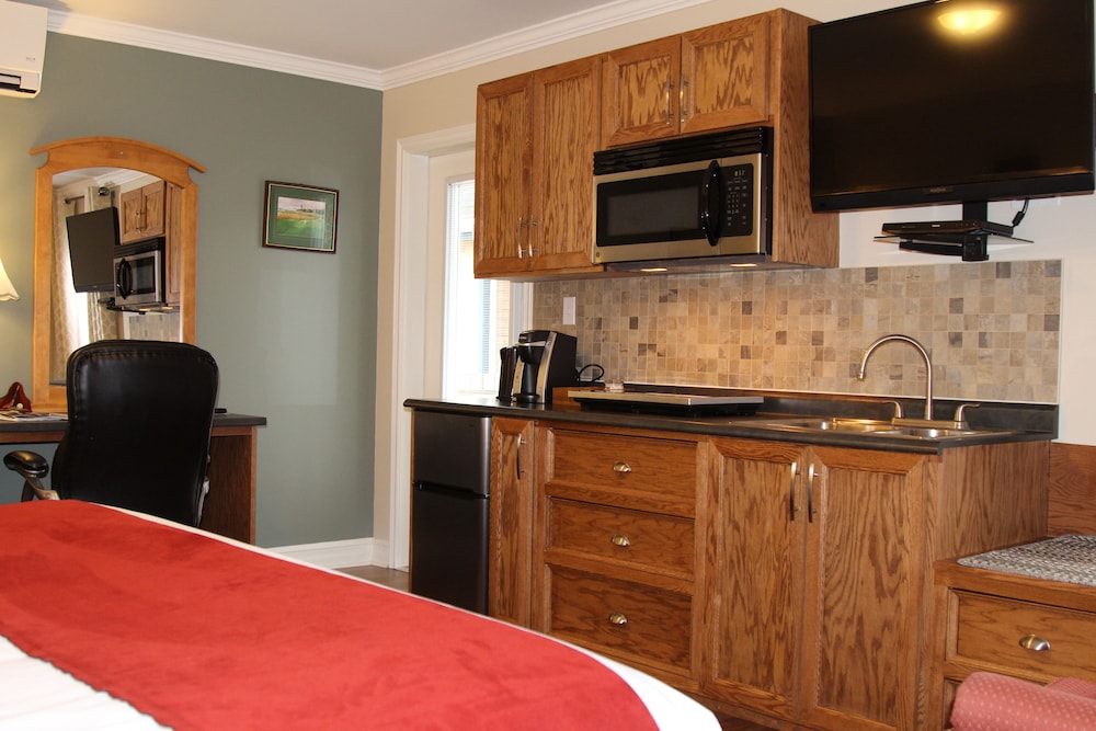 Studio, 1 King Bed, Kitchenette, and Balcony