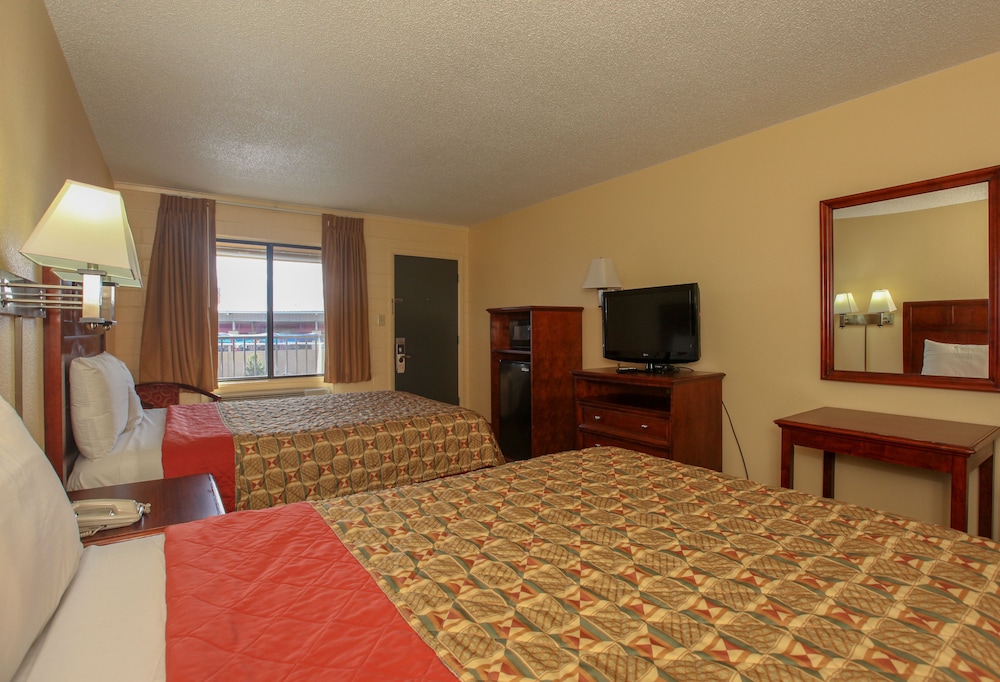 Standard Room, 2 Queen Beds - Photo 7
