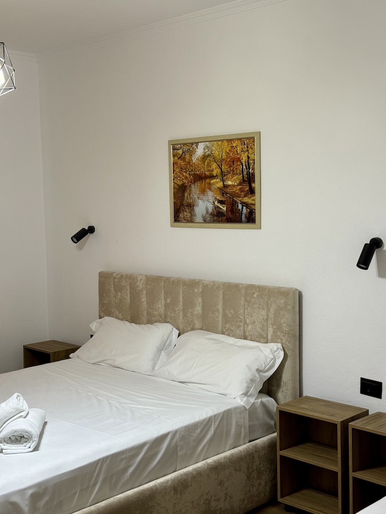 Family Room, 1 Bedroom photo 2