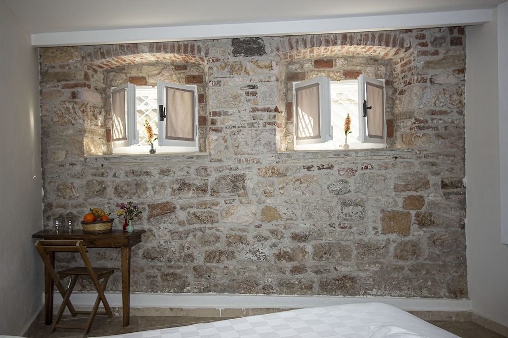 Standard Triple Room - Photo 4