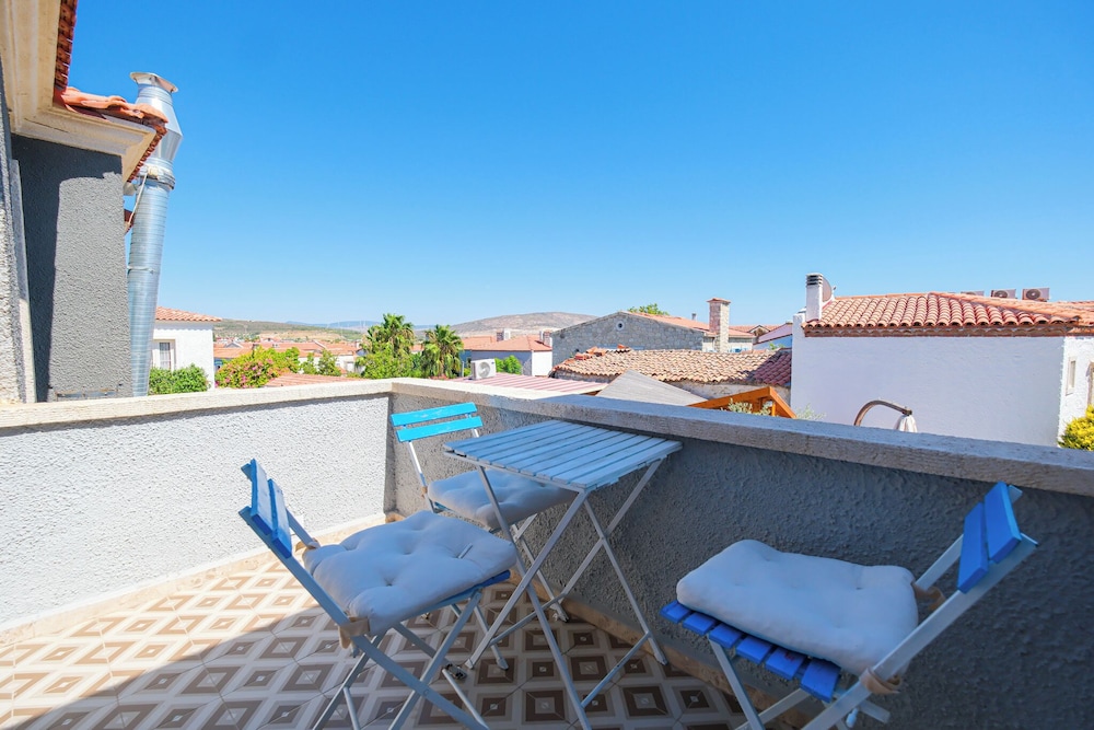 Triple Room, Pool View (Aquila) - Photo 8