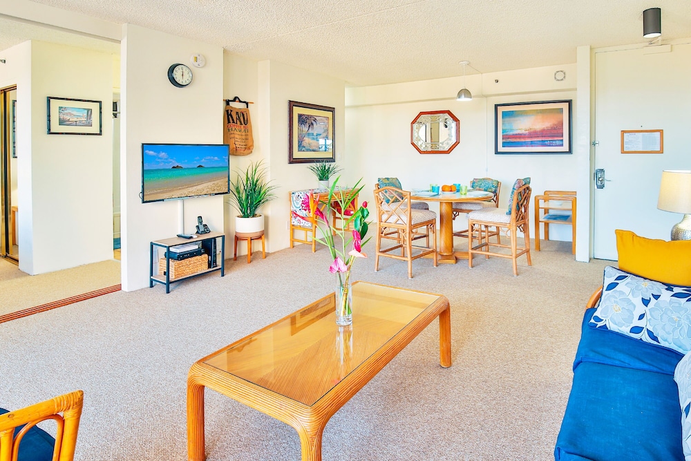 Diamond Head and Ocean views with King Bed and Parking: Apartment, 1 Bedroom, Balcony, Ocean View (0045) photo