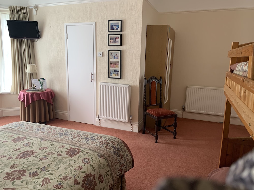 Family Room (2 Adults + 2 Children) photo 2