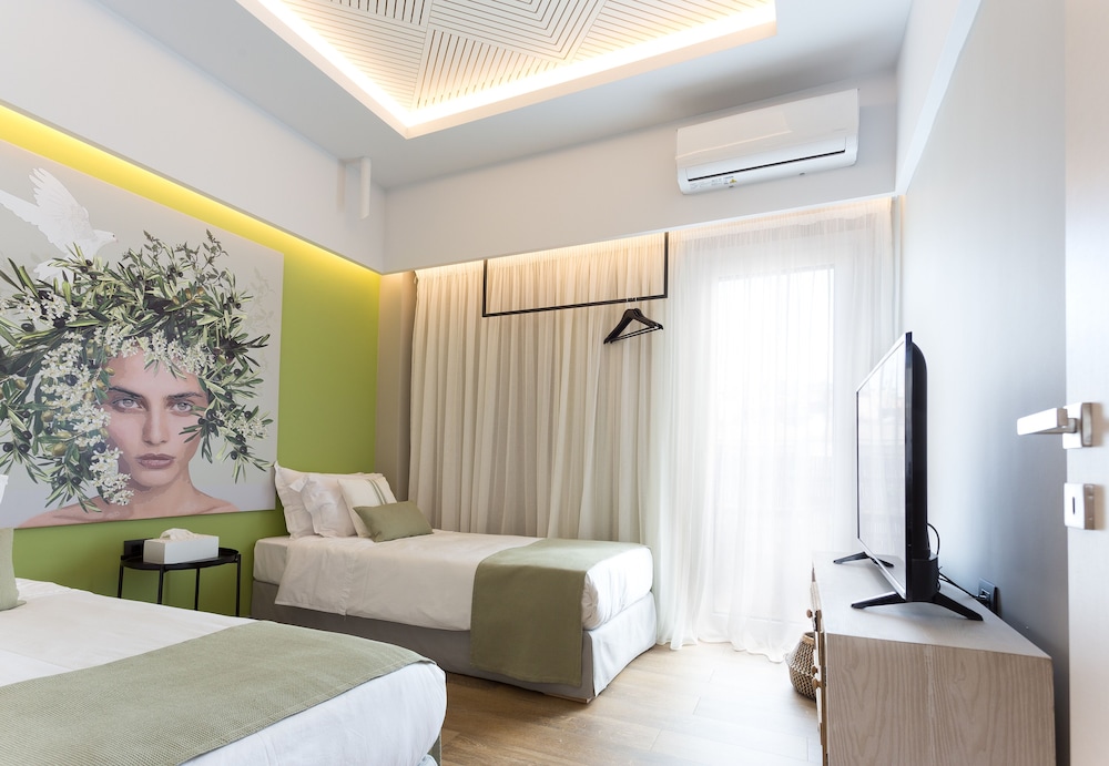 Deluxe King Suite photo 2